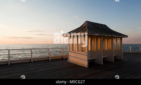Geschützte Plätze auf Cromer Pier, Norfolk, Großbritannien Stockfoto