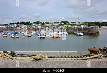 Saundersfoot Hafen an der Küste von Pembrokeshire, Carmarthen Bay in South West Wales, UK. Stockfoto