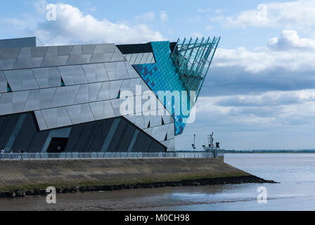 Eine Landschaft Bild der 'Tiefe' in Hull, East Yorkshire, ein spektakuläres Aquarium mit Blick auf den Fluss Humber. England. 27. August 2007 Stockfoto