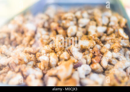 Makro Nahaufnahme von Fried gerösteten Nüssen und cashewnüssen Erdnüssen in NYC New York City Street Food Lkw Stockfoto