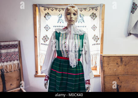 Die traditionellen Masurischen Tracht im Museum für Volkskultur in Wegorzewo Stadt, Woiwodschaft Ermland-Masuren, Polen Stockfoto