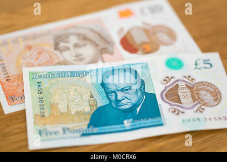 Neue polymer Englisch £ 10 und £ 5 Banknoten mit Winston Churchill und Jane Austen Stockfoto