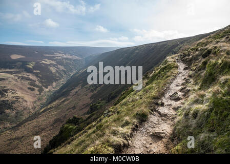 Der Pennine Way an torside Clough Position auf die Mauren an Bleaklow, Peak District, Derbyshire, England. Stockfoto