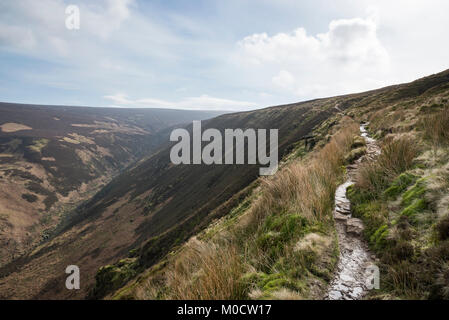 Der Pennine Way an torside Clough Position auf die Mauren an Bleaklow, Peak District, Derbyshire, England. Stockfoto