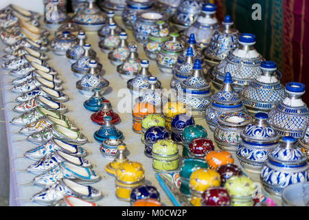 Marokkanische traditionelle hausgemachte Souvenirs auf dem freien Markt Stockfoto