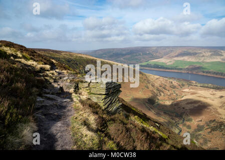 Der Pennine Way an torside Clough, Bleaklow, in die Richtung der Stauseen in der longdendale Tal, Derbyshire, England. Stockfoto