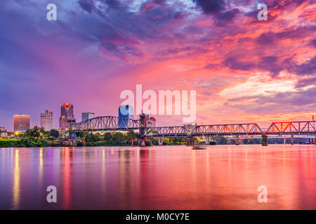 Little Rock, Arkansas, USA Downtown Skyline auf dem Arkansas River. Stockfoto