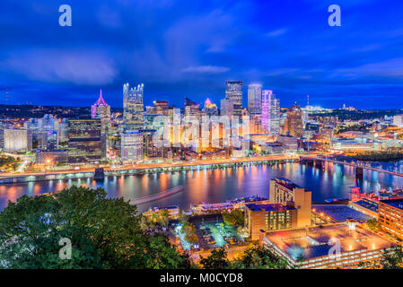 Pittsburgh, Pennsylvania, USA Downtown Skyline von Mt. Washington. Stockfoto