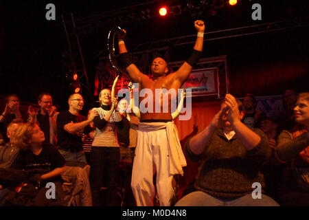 Kiel, Deutschland. 20 Jan, 2018. Der Kampf zwischen App Singh und ehemaliger WWE und TNA Wrestler Joe E. Legende für die maximale Meisterschaft © Björn Deutschmann/Alamy leben Nachrichten Stockfoto