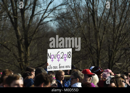 Washington DC, USA. 20 Jan, 2018. 01 Jan, 2018 20. Menschen versammeln sich im März der Frauen um Lincoln Memorial in Washington, DC, am 31.01.20, 2018 in Washington Quelle: CSM/Alamy Live News Credit: Cal Sport Media/Alamy leben Nachrichten Stockfoto