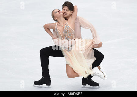 Moskau, Russland. 20 Jan, 2018. Alexandra Stepanowa (vorne) und Ivan Bukin Russlands während Eis tanzen frei Tanz an der ISU-europäischen Eiskunstlauf-WM 2018 in Moskau, Russland, Jan. 20, 2018. Credit: Evgeny Sinitsyn/Xinhua/Alamy leben Nachrichten Stockfoto