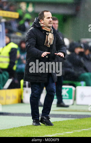 Mönchengladbach, Deutschland. 20 Jan, 2018. Manuel Baum, Head Coach von Augsburg, reagiert, während das Bundesligaspiel zwischen Borussia Mönchengladbach und dem FC Augsburg in Mönchengladbach, Deutschland, Jan. 20, 2018. Mönchengladbach gewann 2-0. Credit: Ulrich Hufnagel/Xinhua/Alamy leben Nachrichten Stockfoto