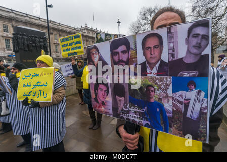 Januar 20, 2018 - London, UK. 20. Januar 2018. Die Demonstranten gegenüber Downing St. forderte der britische Premierminister Theresa May ihr Schweigen über den Aufstand im Iran zu brechen und fordern die sofortige Freilassung der Tausende verhaftet und unter Androhung der Todesstrafe. Der Protest wurde organisiert von der französischen Nationalen Widerstandsrates Irans (NWRI) und der damit verbundenen PMOI/MEK, einem iranischen politischen'' "militante Organisation im Exil, und Ansprüche auf 40 Anglo-Iranian Gemeinschaften darstellen. Es gab eine große Auswahl an Lautsprechern, darunter mehrere MPs. Credit: ZUMA Press, Inc./Alamy leben Nachrichten Stockfoto