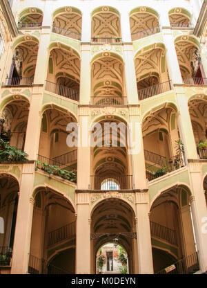 In Neapel - Italien - auf 08/31/2016 - den barocken Palast bekannt als Palazzo dello Spagnolo, durch Sanfelice Architekt des XVII Jahrhunderts Stockfoto