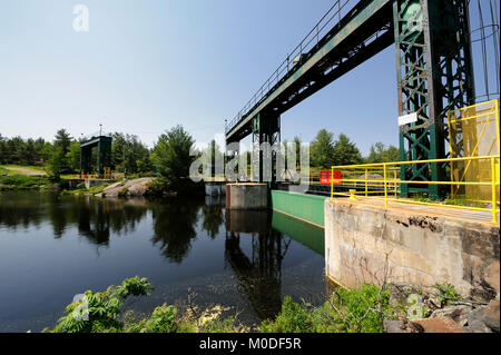 Dies ist die alten grossen Chaudiere Damm auf der französischen Fluss Stockfoto