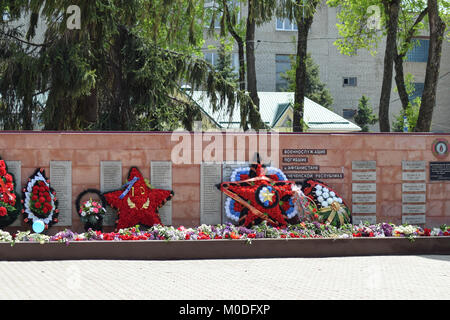 Poltavskaya, Russland - Mai 3, 2016: Denkmal zur Erinnerung an die toten Kriege Befreier von der faschistischen Armee. Ewige Flamme. Stockfoto