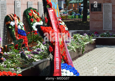 Poltavskaya, Russland - Mai 3, 2016: Denkmal zur Erinnerung an die toten Kriege Befreier von der faschistischen Armee. Ewige Flamme. Stockfoto