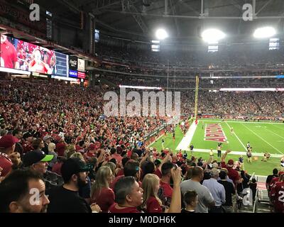 Die Arizona Cardinals Football Team zu Hause spielt, gegen NFL die Detroit Lions an der Universität von Phoenix Stadium in Glendale, Arizona USA rivalisieren. Stockfoto