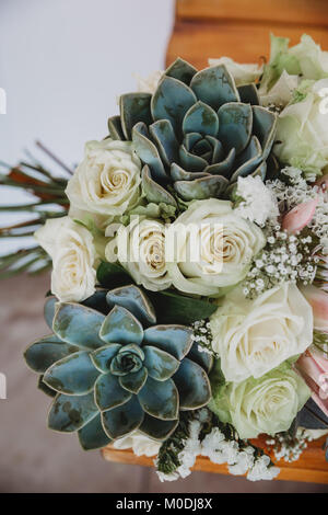 Rose und saftigen Brautstrauß Stockfoto