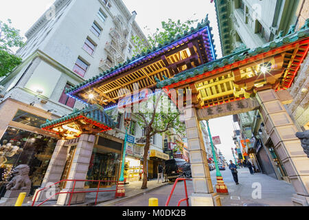 San Fransisco, APR 17: Die historischen Torbogen von Chinatown am 17.April 2017 in San Francisco, Kalifornien Stockfoto