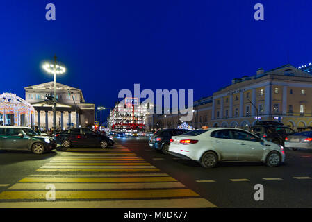 Moskau, Russland - Januar 10. 2018. Blick auf das Bolschoi-theater und Tsum auf der Seite des Theater Straße Passage auf Weihnachten Stockfoto