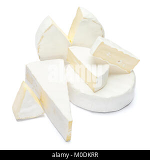 Stapel von Brie oder camambert Käse auf weißem Hintergrund Stockfoto
