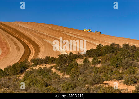 Reklamation Arbeit über Lagerbestände von Abfällen aus dem Bergbau auf Freeport-McMoRan Copper & Gold Inc. Tyrone Mine in der Nähe von Silver City, New Mexico, USA Stockfoto