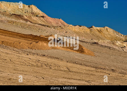 Reklamation Arbeit über Lagerbestände von Abfällen aus dem Bergbau auf Freeport-McMoRan Copper & Gold Inc. Tyrone Mine in der Nähe von Silver City, New Mexico, USA Stockfoto