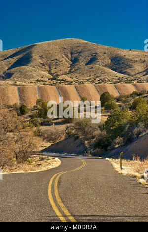 Aufgearbeitete Lagerbestände von industriellen Abfällen auf Freeport-McMoRan Copper & Gold Inc. Tyrone Mine in der Nähe von Silver City, New Mexico, USA Stockfoto