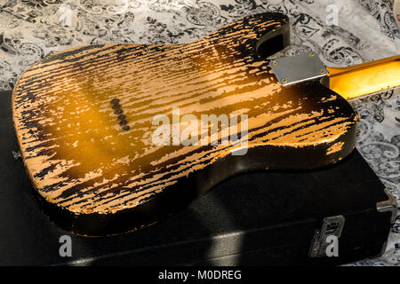 1957 Fender Telecaster E-Gitarre. Rückseite des Körpers mit stark abgenutzt, "Lic" Lackierung. Vintage Musikinstrument, hergestellt in den USA. Stockfoto