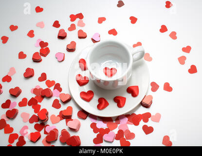 Valentines Tag Herz Hintergrund mit Ich liebe Dich "Ich liebe u', Tasse Kaffee, verstecken Geheimnis in der Schale, valentine Karte Hintergrund Stockfoto