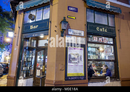 Buenos Aires Argentinien, San Telmo Plaza Dorrego, historisches Zentrum, Nachtleben abends nach Einbruch der Dunkelheit, Dorrego Cafe, Bar Bars Lounge Pub, Eingang, Aussicht durch Stockfoto