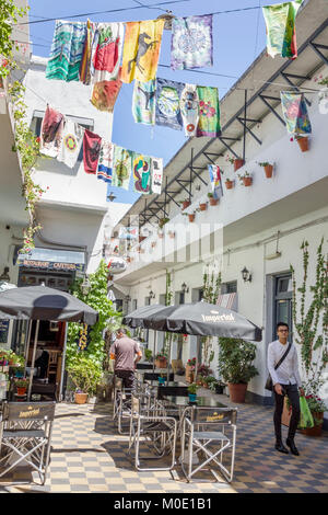 Buenos Aires Argentinien, San Telmo, historisches Zentrum, Hotel Galleria del Viejo, Einkaufspassage, Innenhof, Café im Freien, Tische, Sonnenschirme, Männer männlich, hispanisch Stockfoto