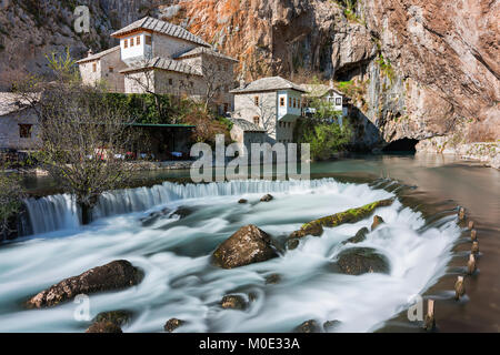 Wasserfälle und derwisch Haus in Blagaj, Bosnien und Herzegowina. Stockfoto