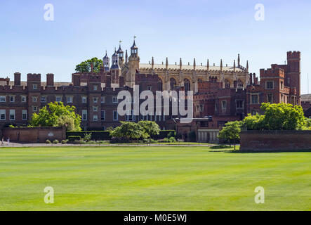 Windsor, England - 26 Mai 2017: Architektur des Eton College Eton College Felder und Gebäude und Kapelle in der Stadt Windsor, England. Stockfoto