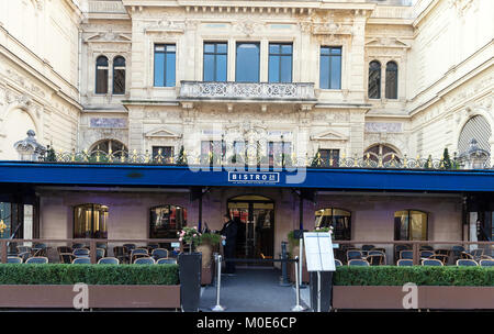 Die traditionelle französische Cafe Bistro 25 auf der Champs Elysees Avenue, Paris, Frankreich. Stockfoto