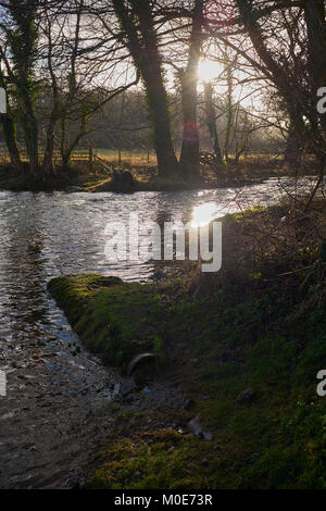 Geschwollen und Unpassierbar ford Überquerung des Flusses Leith an Melkinthorpe, in der Nähe von Penrith. Cumbria Stockfoto