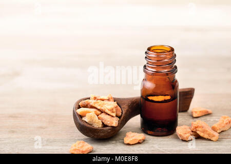 Styrax benzoin ätherisches Öl in der Flasche Stockfoto