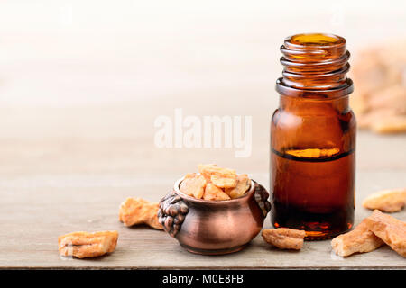 Styrax benzoin ätherisches Öl in der Flasche Stockfoto