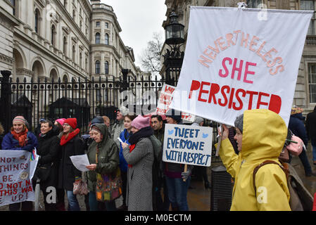 Whitehall, London, UK. 21. Januar 2018. Time's Up Rally, Frauen März gegenüber der Downing Street in London. Eine Rallye neue zu "der Kampf für Gleichheit und Gerechtigkeit" Credit: Matthew Chattle/Alamy leben Nachrichten Stockfoto