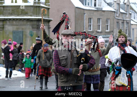 Selkirk, Marktplatz/Selkirk Hill, Großbritannien. 21. Jan. 2018. 11 Selkirk Haggis Hunt Bildunterschrift: Der Weltberühmte Selkirk Haggis Hunt, feierte sein 10-jähriges Jubiläum 2017 und historischen Aufzeichnungen gefunden worden sind, dokumentieren eine Jagd in Selkirk gehalten so früh wie 2003. Heute über 340 Anhänger braved die Elemente zusammen mit 20 Hunden auf der Suche nach dem schwer Fassbaren seltene prime Selkirk Haggis, gute Zahlen, wo auf dem Hügel trotz der jüngsten schlechten Wetter gefunden. (Foto: Rob Grau) Stockfoto