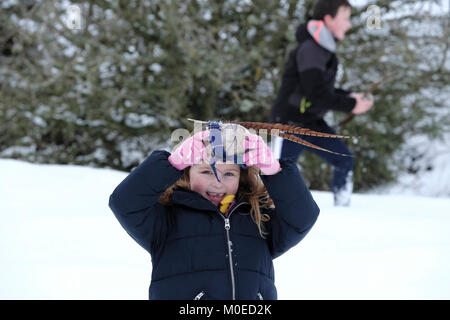 Selkirk, Marktplatz/Selkirk Hill, Großbritannien. 21. Jan. 2018. 11 Selkirk Haggis Hunt Bildunterschrift: Der Weltberühmte Selkirk Haggis Hunt, feierte sein 10-jähriges Jubiläum 2017 und historischen Aufzeichnungen gefunden worden sind, dokumentieren eine Jagd in Selkirk gehalten so früh wie 2003. Heute über 340 Anhänger braved die Elemente zusammen mit 20 Hunden auf der Suche nach dem schwer Fassbaren seltene prime Selkirk Haggis, gute Zahlen, wo auf dem Hügel trotz der jüngsten schlechten Wetter gefunden. (Foto: Rob Grau) Stockfoto