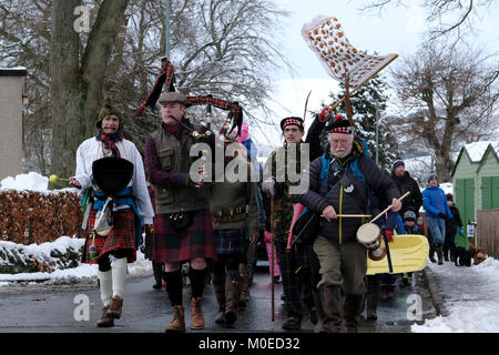 Selkirk, Marktplatz/Selkirk Hill, Großbritannien. 21. Jan. 2018. 11 Selkirk Haggis Hunt Bildunterschrift: Der Weltberühmte Selkirk Haggis Hunt, feierte sein 10-jähriges Jubiläum 2017 und historischen Aufzeichnungen gefunden worden sind, dokumentieren eine Jagd in Selkirk gehalten so früh wie 2003. Heute über 340 Anhänger braved die Elemente zusammen mit 20 Hunden auf der Suche nach dem schwer Fassbaren seltene prime Selkirk Haggis, gute Zahlen, wo auf dem Hügel trotz der jüngsten schlechten Wetter gefunden. (Foto: Rob Grau) Stockfoto