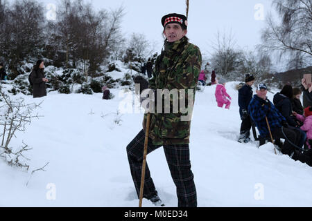 Selkirk, Marktplatz/Selkirk Hill, Großbritannien. 21. Jan. 2018. 11 Selkirk Haggis Hunt Bildunterschrift: Matthew Burgess während der Weltberühmten Selkirk Haggis Hunt, feierte sein 10-jähriges Jubiläum 2017 und historischen Aufzeichnungen gefunden worden sind, dokumentieren eine Jagd in Selkirk gehalten so früh wie 2003. Heute über 340 Anhänger braved die Elemente zusammen mit 20 Hunden auf der Suche nach dem schwer Fassbaren seltene prime Selkirk Haggis, gute Zahlen, wo auf dem Hügel trotz der jüngsten schlechten Wetter gefunden. (Foto: Rob Grau) Stockfoto