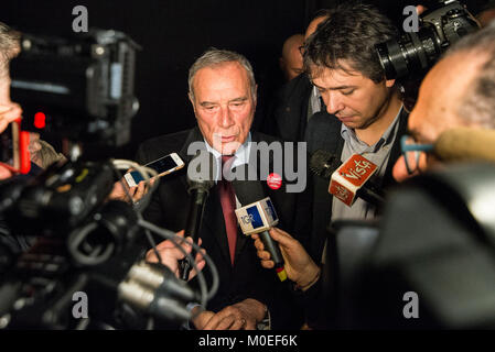 Turin, Piemont, Italien. 21 Jan, 2018. TURIN, Italien - Januar 21, 2018: Pietro Grasso, Premier Kandidat der Liberi e Uguali politische Partei für den Wahlkampf von, 4. März 2018 im Teatro Espace in Turin, Italien Quelle: Stefano Guidi/ZUMA Draht/Alamy leben Nachrichten Stockfoto