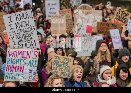 London, Großbritannien. 21 Jan, 2018. Am Jahrestag des März der Frauen auf London, sie inszenieren eine Zwischenkundgebung zu sagen "Time's Up und der Kampf für Gleichheit und Gerechtigkeit" zu erneuern. Ab Richmond Terrasse, gegenüber der Downing Street. Credit: Guy Bell/Alamy leben Nachrichten Stockfoto