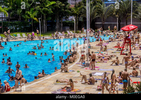 Januar 21, 2018 - SÃ¢o Paulo, SÃ £ o Paulo, Brasilien - SAO PAULO SP, SP 21/01/2018 SOMMER IN SÃƒO PAULOi: Badenden Spaß auf die Pools von Sesc Belenzinho, heute der thermischen Sensation 35 Grad in der Stadt São Paulo £, 21. Januar 2018 erreichte. Credit: Cris Fafa/ZUMA Draht/Alamy leben Nachrichten Stockfoto