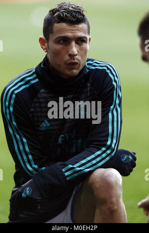 Madrid, Madrid, Spanien. 21 Jan, 2018. Real Madrid Spieler Cristiano Ronaldo nach dem Aufwärmen vor dem Spiel. Real Madrid konfrontiert Deportivo La CoruÃ±a im Santiago Bernabeu Stadion während der spanischen Liga Spiel ''Primera División''. Endstand Real Madrid gewann 7-1. Credit: Manu Reino/SOPA/ZUMA Draht/Alamy leben Nachrichten Stockfoto