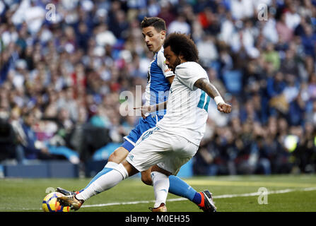 Madrid, Madrid, Spanien. 21 Jan, 2018. Marcelo in Aktion während des Spiels konfrontiert. Real Madrid Deportivo La CoruÃ±a im Santiago Bernabeu Stadion während der spanischen Liga Spiel ''Primera División''. Endstand Real Madrid gewann 7-1. Credit: Manu Reino/SOPA/ZUMA Draht/Alamy leben Nachrichten Stockfoto