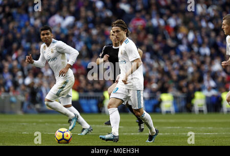 Madrid, Madrid, Spanien. 21 Jan, 2018. Modric in Aktion während des Spiels gesehen. Real Madrid konfrontiert Deportivo La CoruÃ±a im Santiago Bernabeu Stadion während der spanischen Liga Spiel ''Primera División''. Endstand Real Madrid gewann 7-1. Credit: Manu Reino/SOPA/ZUMA Draht/Alamy leben Nachrichten Stockfoto